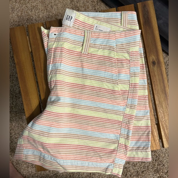 GAP Pants - GAP 100% Cotton City Short - Stripe Shorts - Size 0